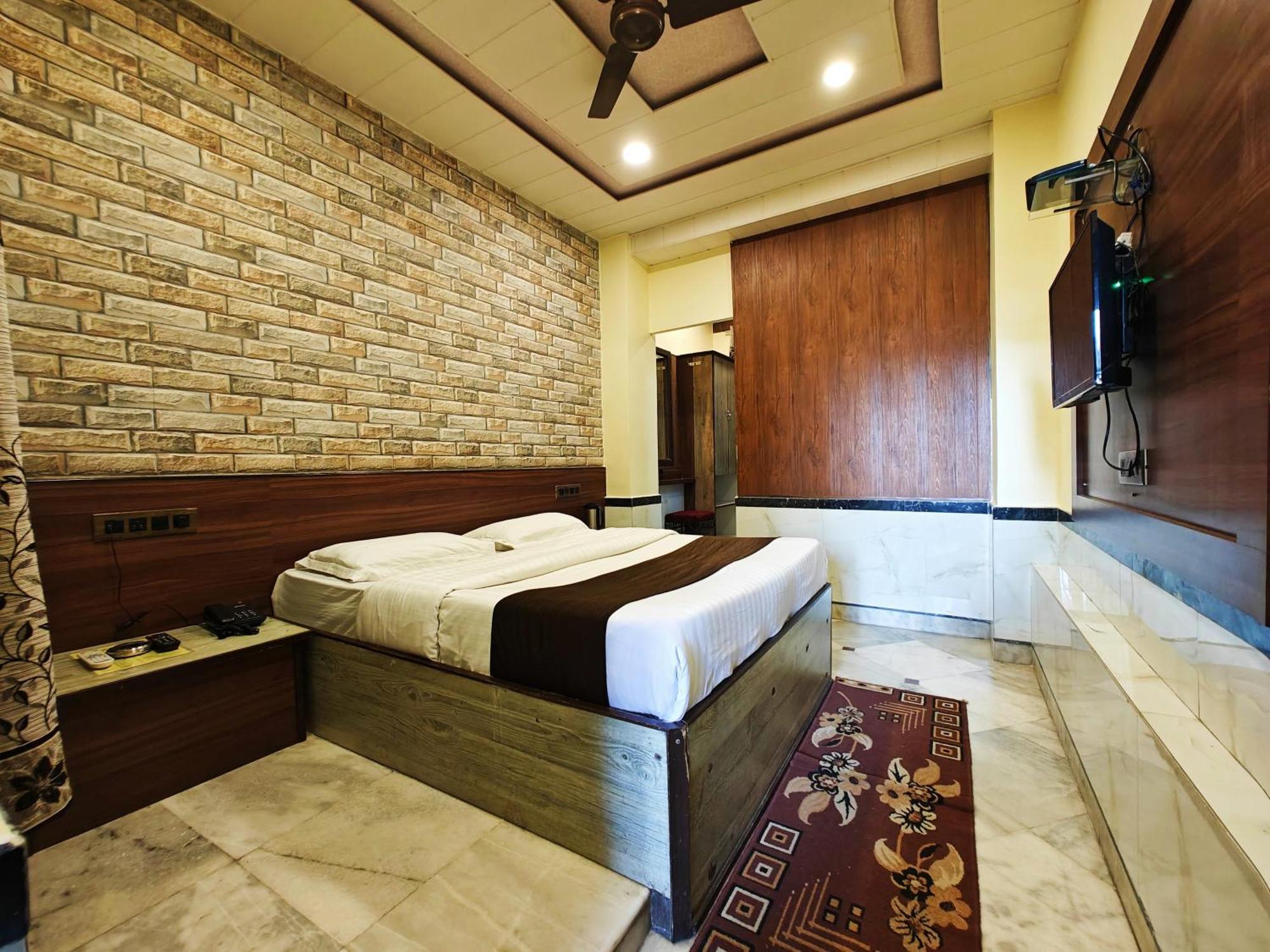 Hotel Saraswati Mount Abu Buitenkant foto